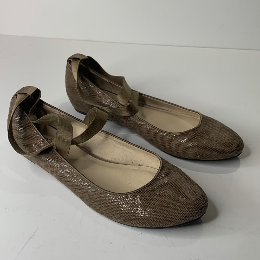 Seychelles taupe shiny snakeskin textured leather cross-cross strap flats